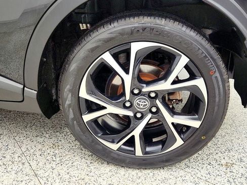 Used 2018 Toyota C-HR XLE image 9