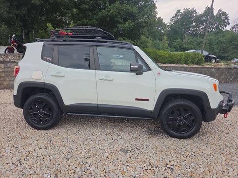 Used 2018 Jeep Renegade Trailhawk AWD/4WD image 9