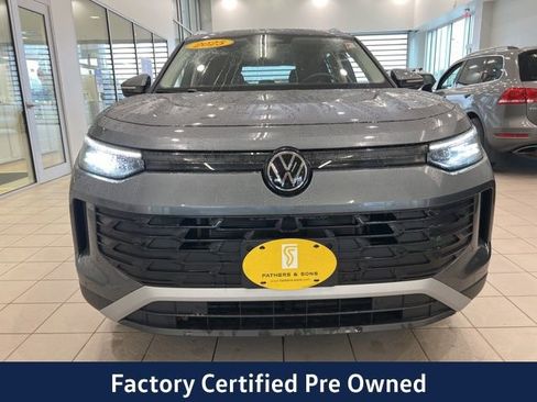 Certified 2025 Volkswagen Tiguan SE AWD/4WD image 3