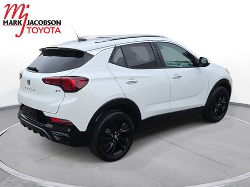 Used 2024 Buick Encore GX Sport Touring image 9