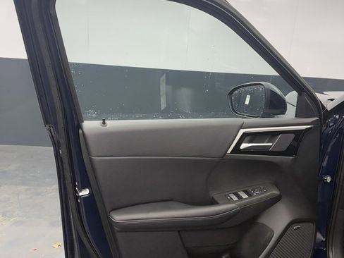 New 2025 Mitsubishi Outlander SE image 15