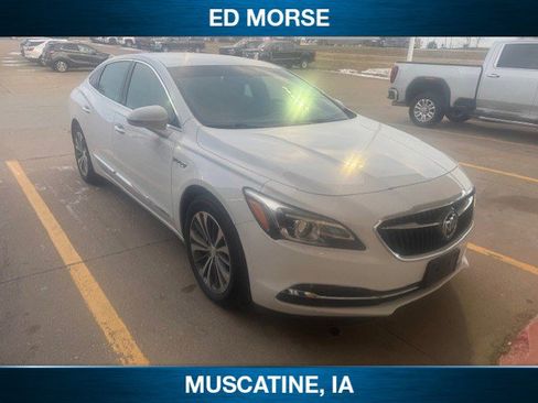 Used 2018 Buick LaCrosse Essence image 2