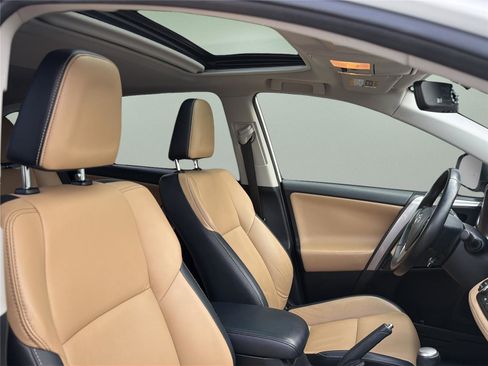 Used 2018 Toyota RAV4 Limited image 29