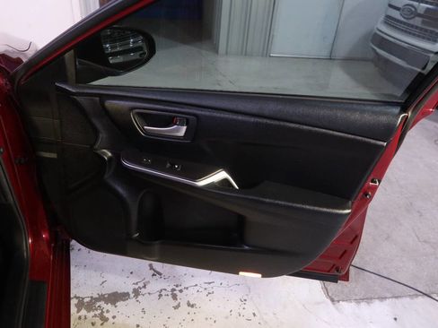 Used 2017 Toyota Camry SE image 28