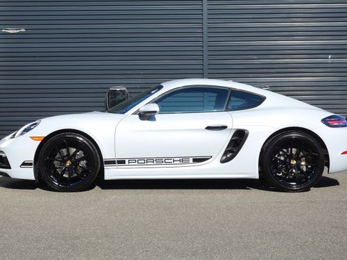 Certified 2024 Porsche 718 Cayman RWD image 2