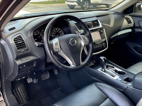 Used 2018 Nissan Altima 2.5 SR w/ SR Midnight Edition FWD image 16