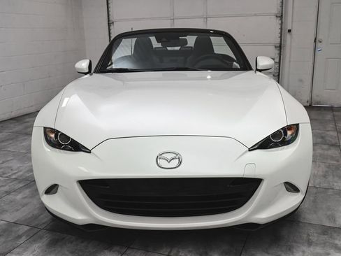 Used 2023 MAZDA MX-5 Miata Grand Touring RWD image 2