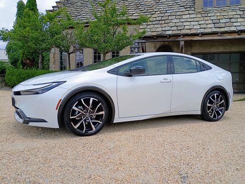Used 2023 Toyota Prius Prime FWD image 6