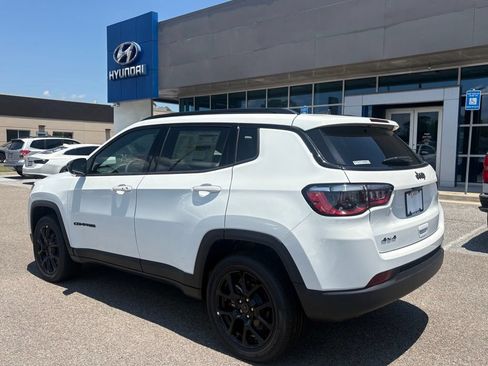 New 2026 Jeep Compass Latitude AWD/4WD image 3