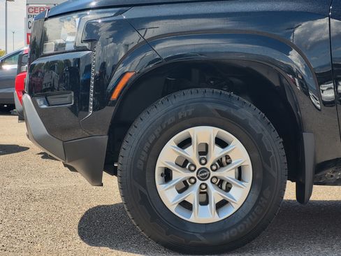 Certified 2024 Nissan Frontier SV w/ Technology Package AWD/4WD image 7