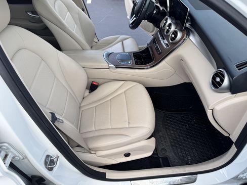 Used 2020 Mercedes-Benz GLC 300 4MATIC image 35