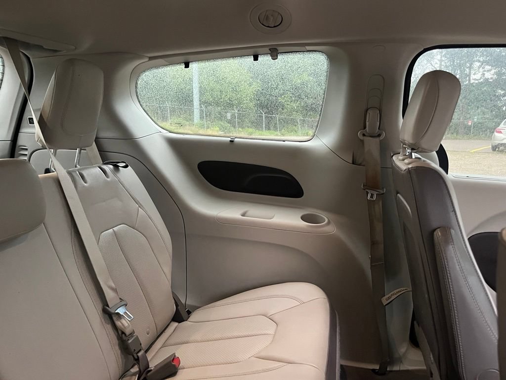 Used 2019 Chrysler Pacifica Touring-L FWD image 30