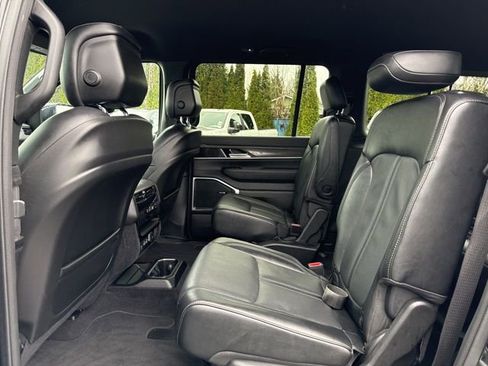 Used 2024 Jeep Wagoneer Series II image 19