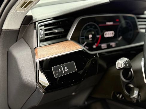 Used 2019 Audi e-tron Premium Plus image 11