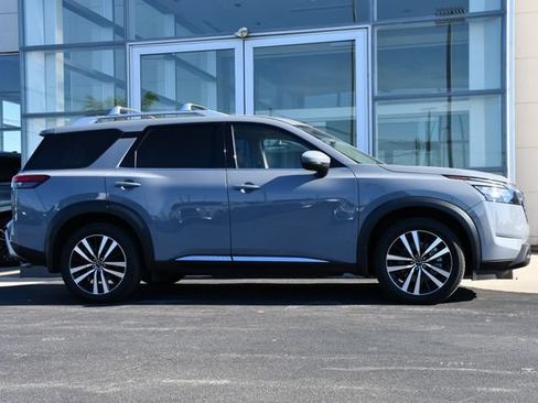 Used 2025 Nissan Pathfinder Platinum AWD/4WD image 7