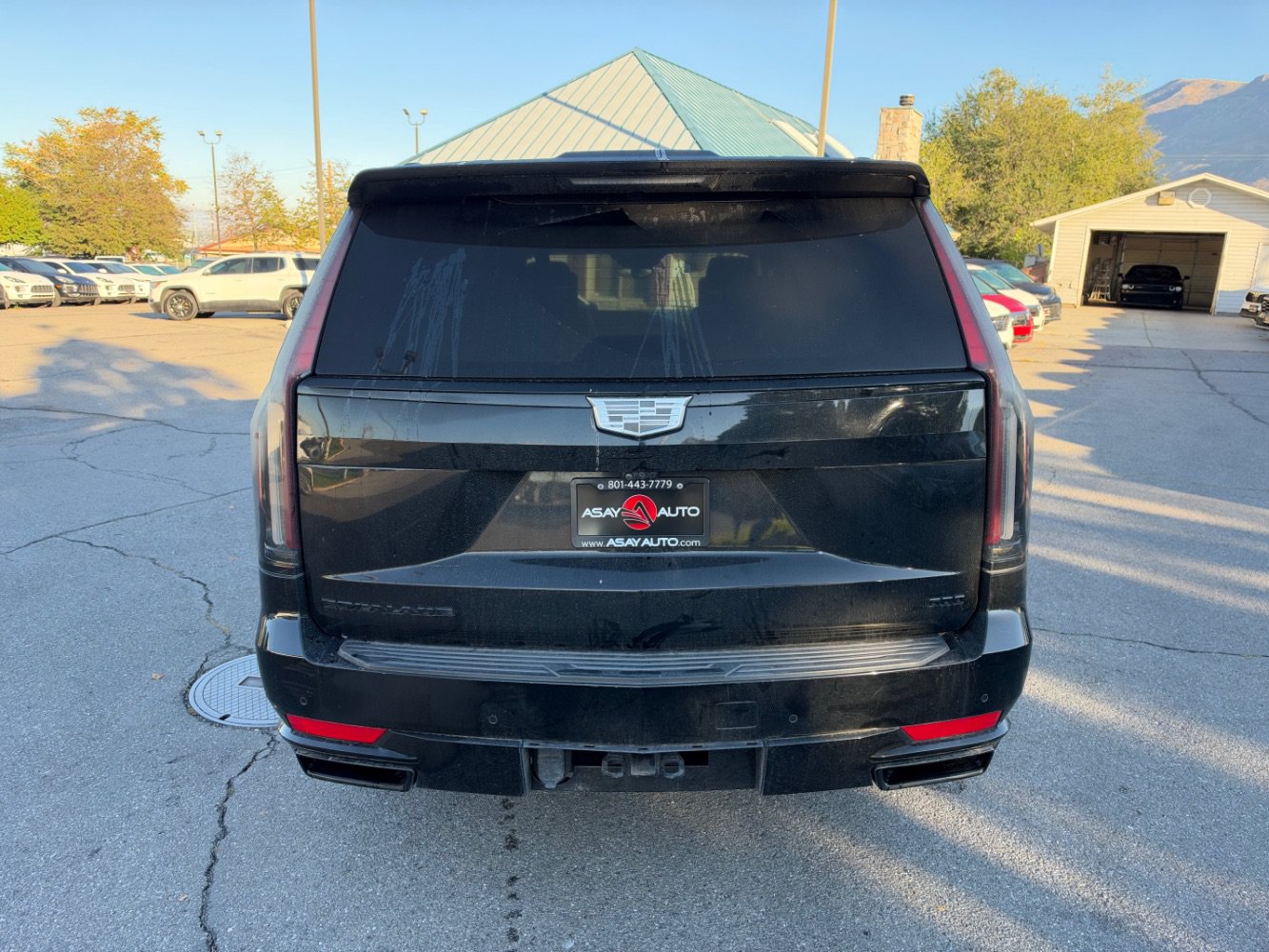 Used 2023 Cadillac Escalade ESV Sport Platinum w/ LPO, ONYX Package AWD/4WD image 4