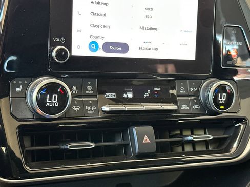 Used 2024 Toyota Highlander XLE image 22