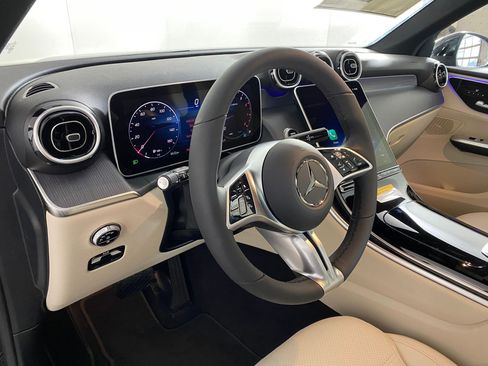 Used 2026 Mercedes-Benz GLC 300 4MATIC image 4