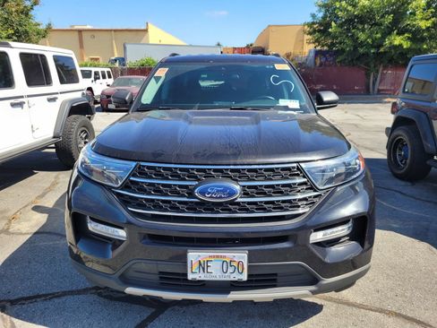 Used 2023 Ford Explorer XLT w/ Equipment Group 202A RWD image 2