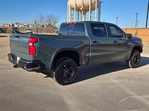 Used 2025 Chevrolet Silverado 1500 ZR2 w/ Technology Package image 8