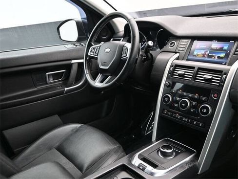 Used 2017 Land Rover Discovery Sport SE image 16
