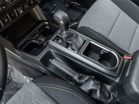 Used 2020 Toyota Tacoma TRD Sport w/ Technology Package image 11