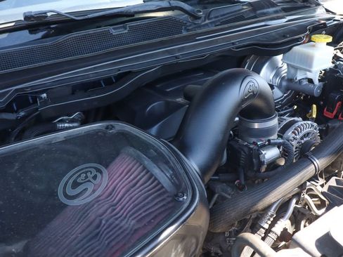 Used 2019 RAM 1500 Laramie AWD/4WD image 13