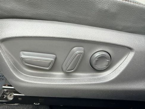 Used 2020 Toyota Camry XLE FWD image 33