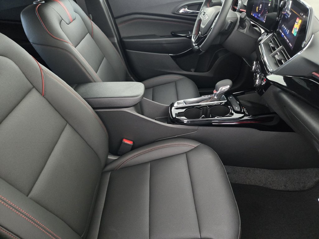 New 2026 Chevrolet Trax RS w/ Sunroof Package FWD image 16