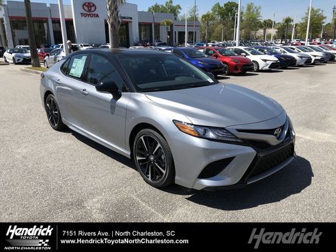 Used 2019 Toyota Camry XSE image 1