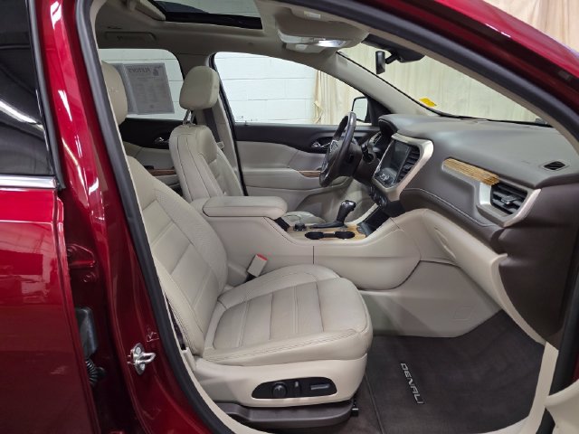 Used 2017 GMC Acadia Denali w/ Technology Package AWD/4WD image 39