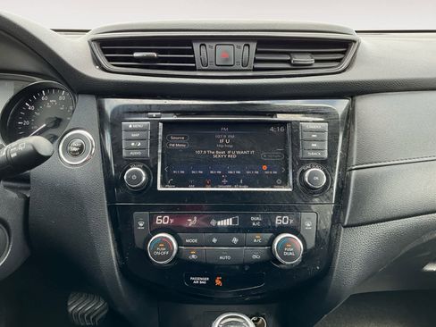 Used 2020 Nissan Rogue SV w/ Premium Package AWD/4WD image 15