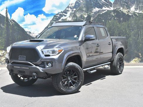 Used 2019 Toyota Tacoma TRD Sport w/ Technology Package AWD/4WD image 6