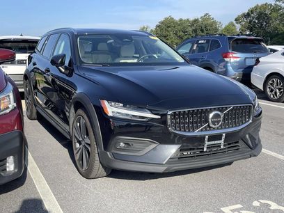 Used 2024 Volvo V60 B5 Cross Country Plus w/ Protection Package Premier