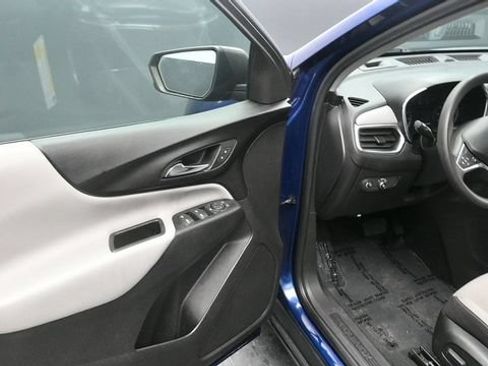 Used 2022 Chevrolet Equinox LS AWD/4WD image 17
