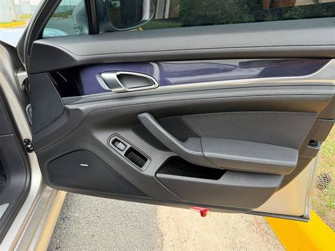 Used 2011 Porsche Panamera image 42