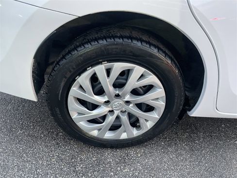 Used 2019 Toyota Corolla LE image 12