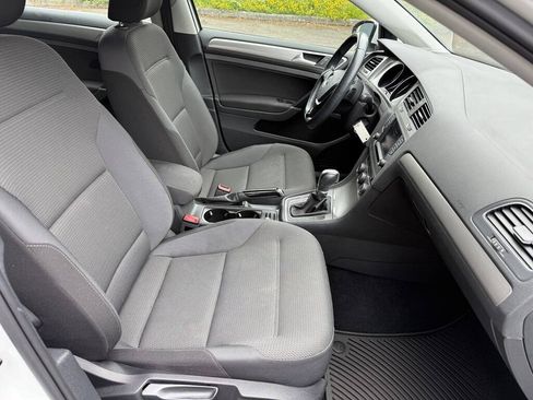 Used 2017 Volkswagen Golf S AWD/4WD image 18