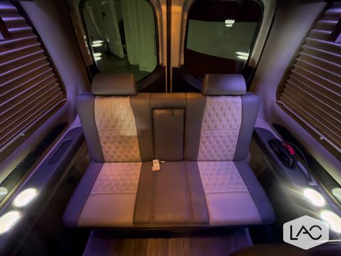 Used 2024 Mercedes-Benz Sprinter 2500 image 14