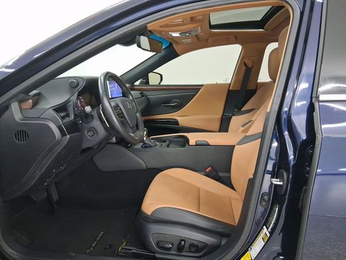 Certified 2025 Lexus ES 350 w/ Premium Package image 5