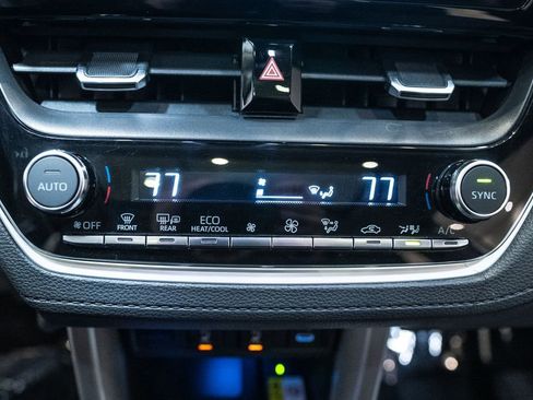 Used 2023 Toyota Corolla Cross XLE w/ Convenience Package image 21