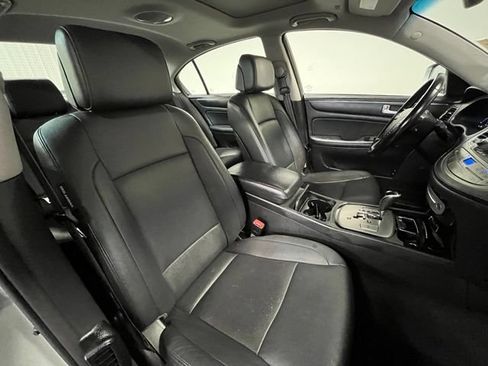 Used 2012 Hyundai Genesis 3.8 w/ Premium Pkg RWD image 9