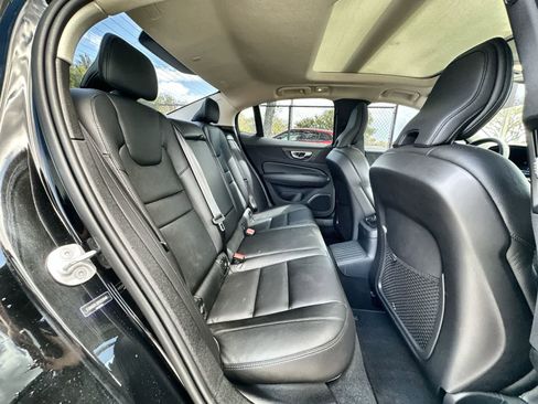 Used 2023 Volvo S60 T8 Plus image 19