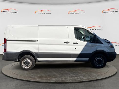 Used 2018 Ford Transit 250 130 Low Roof RWD image 6