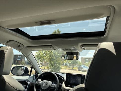 Used 2021 Toyota RAV4 XLE Premium FWD image 23