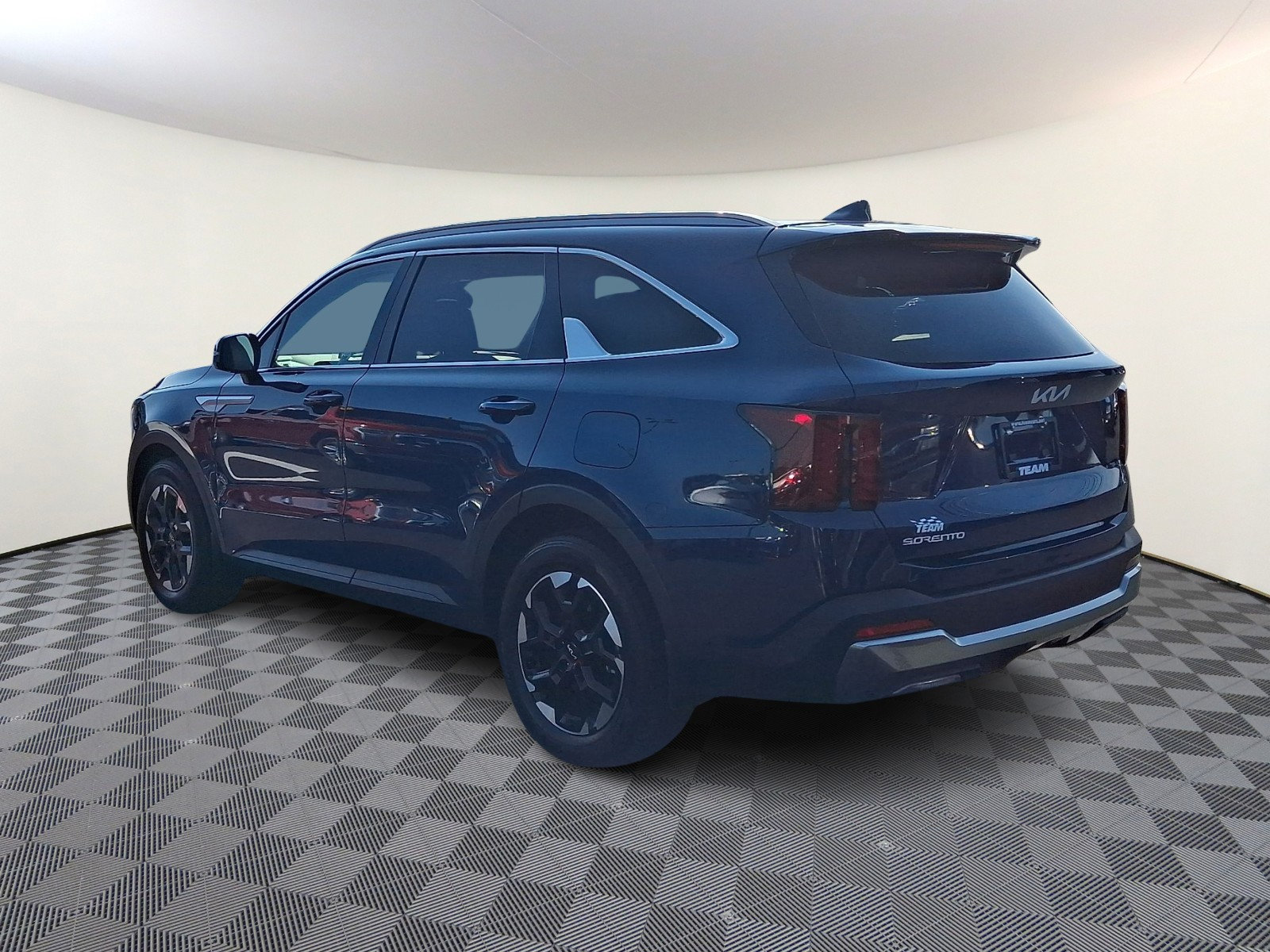Used 2024 Kia Sorento S w/ Panoramic Sunroof Package FWD image 4