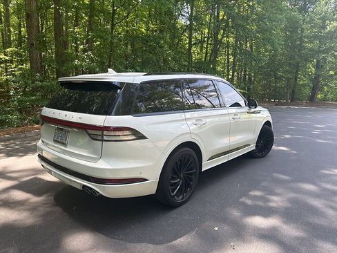 Used 2023 Lincoln Aviator Reserve w/ Equipment Group 201A AWD/4WD image 4