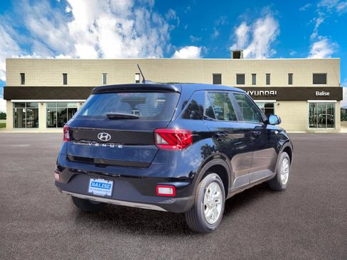 New 2026 Hyundai Venue SE FWD image 3