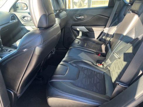 Used 2022 Jeep Cherokee Latitude w/ Sun & Sound Group AWD/4WD image 19