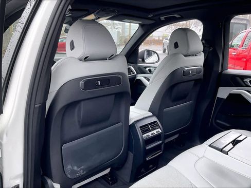 Used 2024 BMW X5 xDrive40i w/ Parking Assistance Package image 22